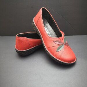 Volks Walkers Ladies Size 39 (Approx. 8-8.5 US) Red w/ Flower Leather Flats